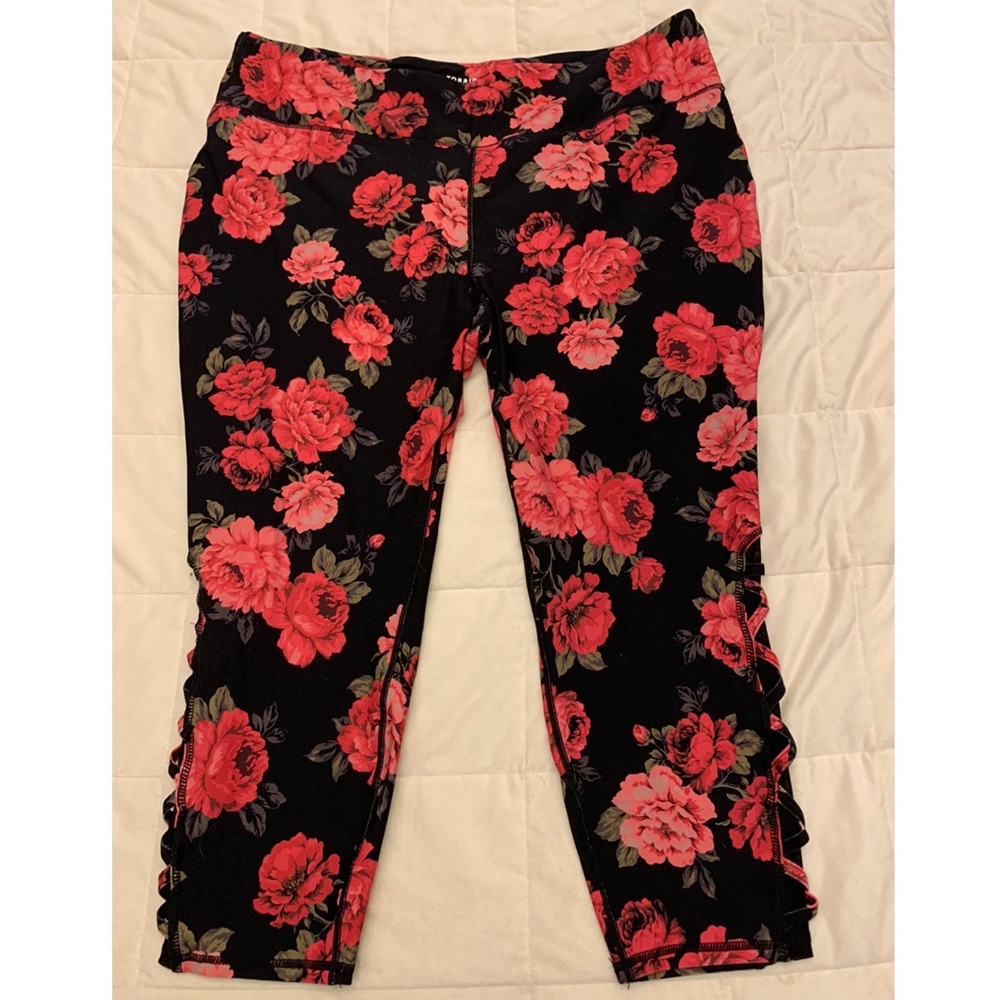 Torrid Black Floral Lattice Crop Active Legging